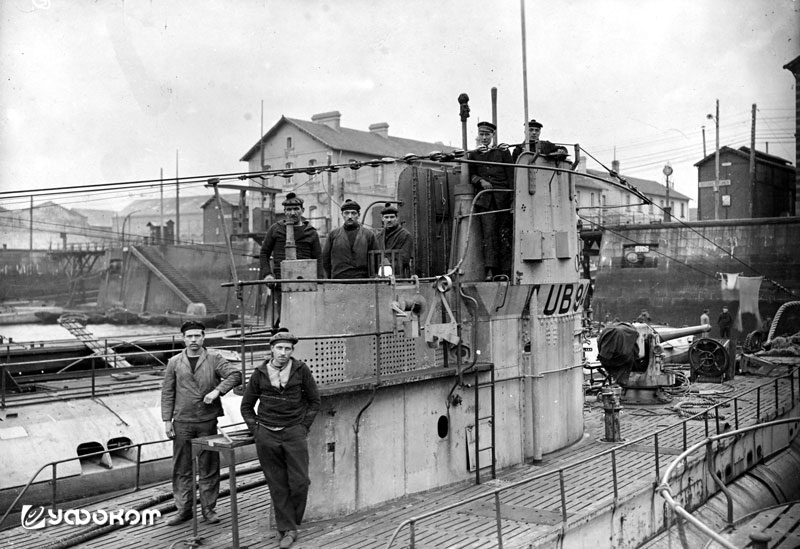 Номера на бортах немецких субмарин были не такие заметные, как их обычно рисуют художники. На снимке – подводная лодка UB-94, захваченная французами.