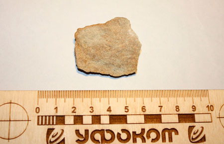 Переданный нам осколок камня, обнаруженного на поле неподалеку от предполагаемого эпицентра. 