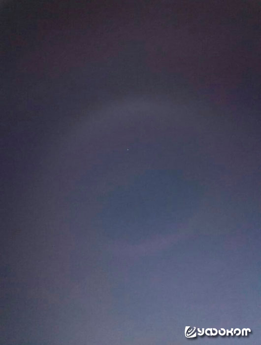 Фотография очевидца, приложенная к сообщению о наблюдении НЛО в Туле в июле 2018 года.
