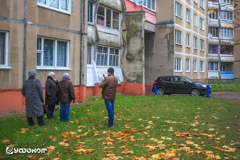 Разбирались в природе ликов на стенах. Фото Евгения Шапошникова.