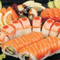 Японское блюдо суши на дом можно смело сопоставить с интересным приключением