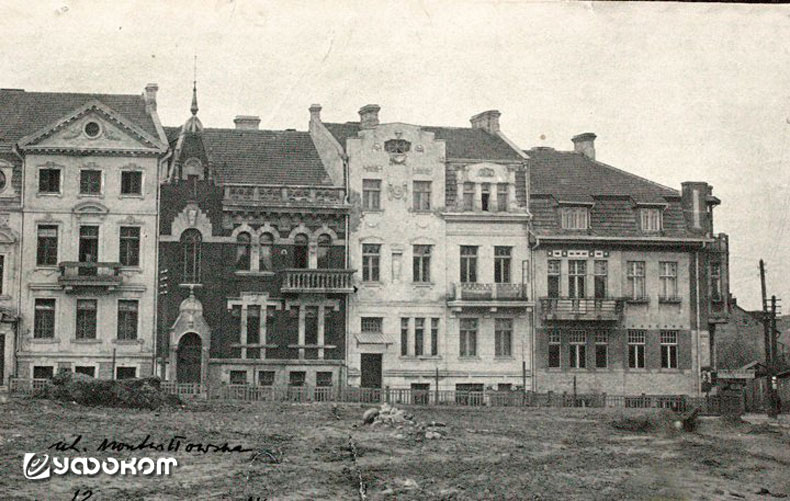 Один из домов колонии Монтвилла в 1912 году, все дома получили индивидуальное оформление фасадов. Один из домов колонии Монтвилла в 1912 году, все дома получили индивидуальное оформление фасадов.