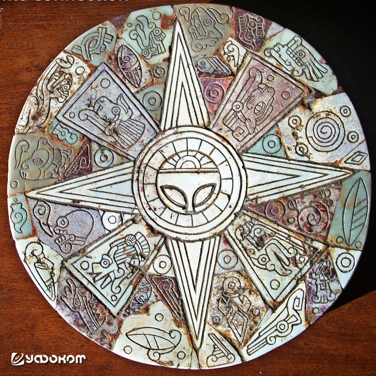 Календарный диск в ацтекском стиле.