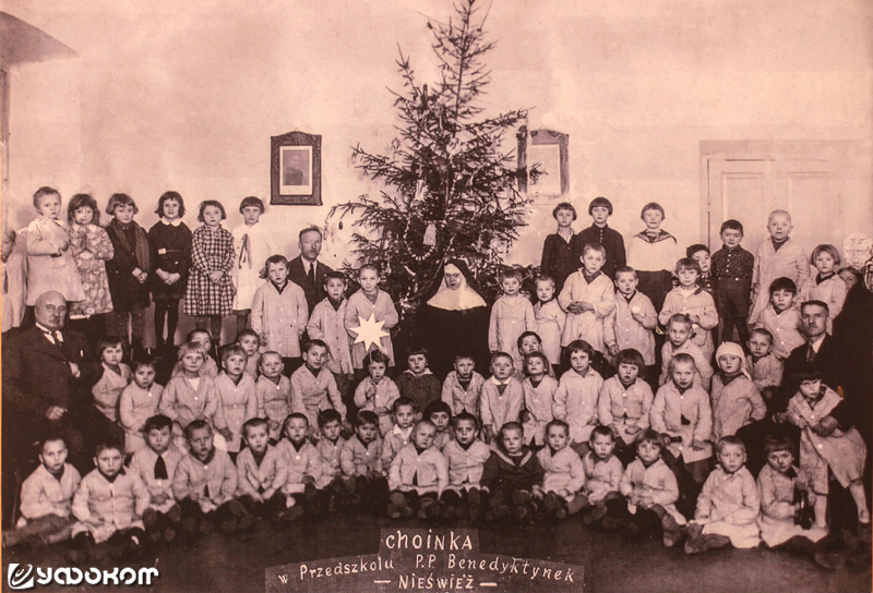 Елка для детей дошкольников в детском саду при монастыре бенедиктинок, 1938 год. 