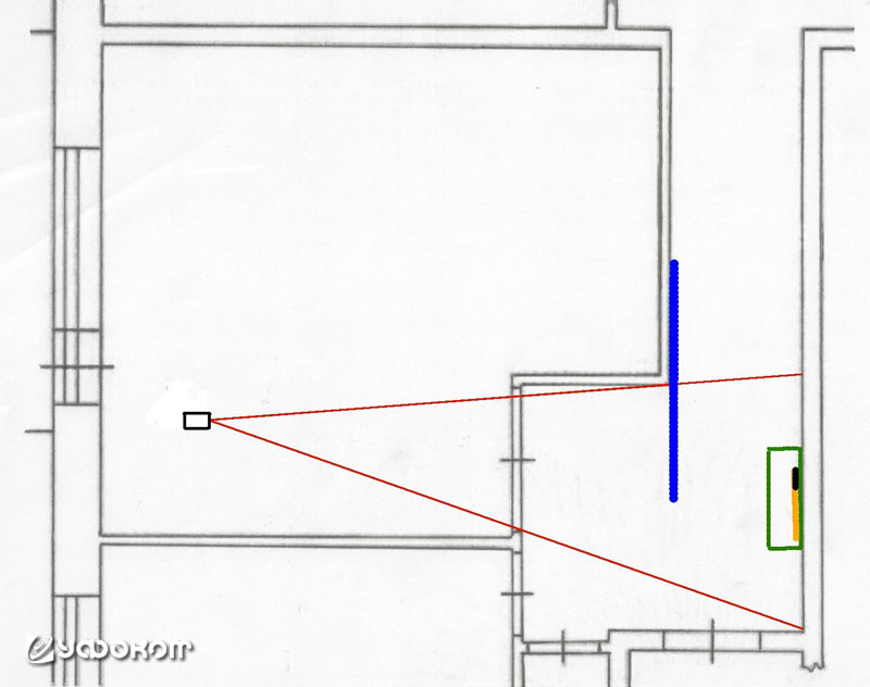 Рис. 9. Расположение стационарной видеокамеры в ночь на 18–19 января 1999 года в квартире Кисляковых в зале и дислокация двери туалета, металлической полки с лежащим топором в коридоре.