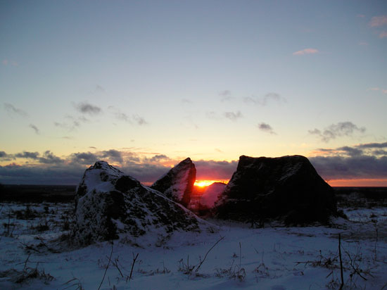 Рис. 1. Камень Укко-Киви, гора Кирхгоф. Фото В. Г. Мизина.
