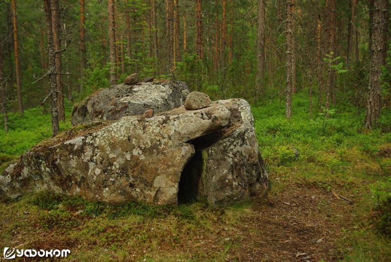 Звонкой камень на о. Колгостров (Карелия). Фото с сайта geocaching.su.