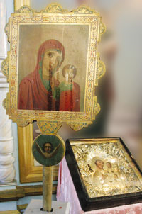 Одна из плачущих икон в Дзержинске. Одна из плачущих икон в Дзержинске.