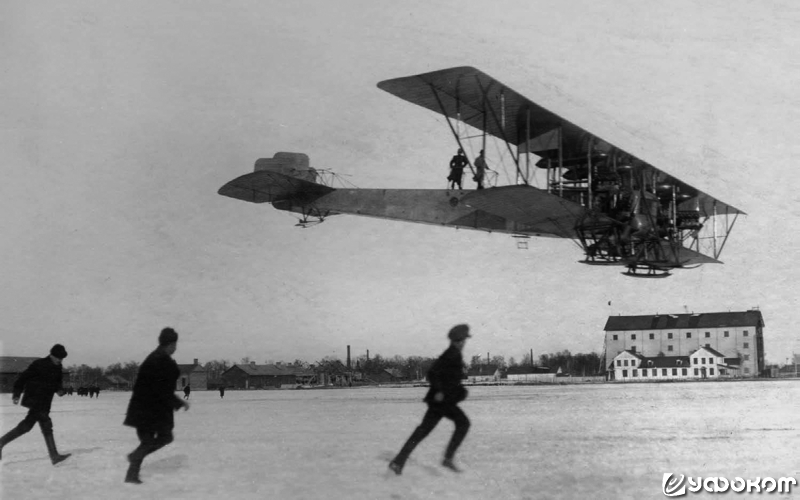 «Илья Муромец» идет на посадку. Корпусной аэродром (Санкт-Петербург), 1914 год.