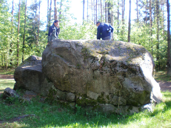 Фото. 1. Камень Тробеле, Пиртеле. Фото автора.