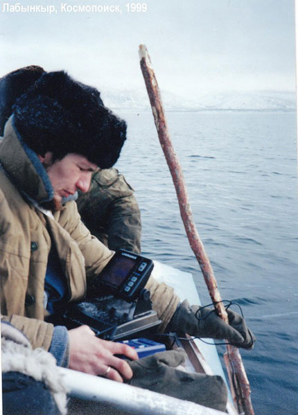 В. Чернобров во время эхозондирования озера Лабынкыр