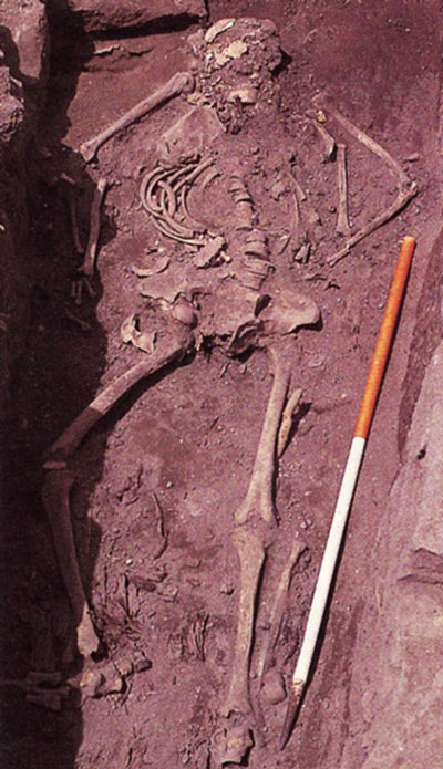 Скелет предполагаемого вампира, обнаруженный на острове Лесбос.
