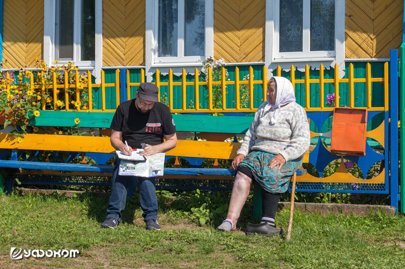 Женщина, проживающая в Копыльском р-не, показывает ногу, на которой остались шрамы от попадания в нее молнии. Фото Евгения Шапошникова. Женщина, проживающая в Копыльском р-не, показывает ногу, на которой остались шрамы от попадания в нее молнии. Фото Евгения Шапошникова.