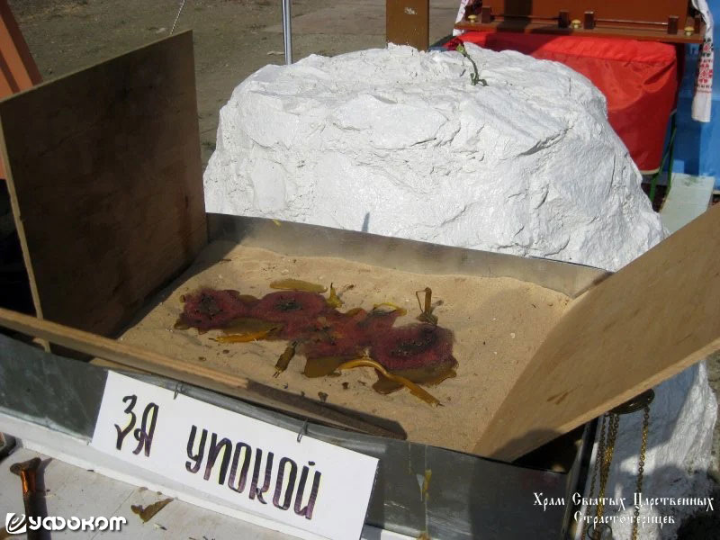 «Кровоточение» свечей 17 июля 2010 года, в день престольного праздника храма.
