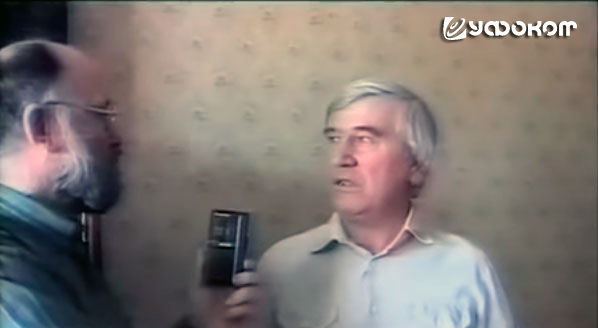 В. Фефелов опрашивает хозяина «беспокойной» квартиры Анатолия Васильевича. В. Фефелов опрашивает хозяина «беспокойной» квартиры Анатолия Васильевича.