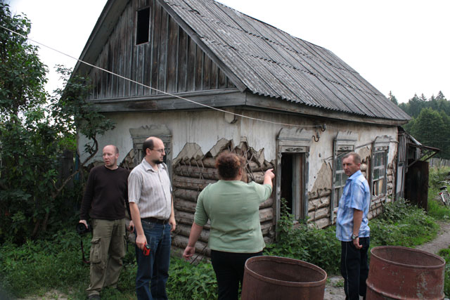 Беседа с жильцами дома, в котором происходили буйства огненного полтергейста (Брянская область), 2012 год.