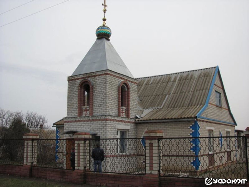 Храм св. прав. Иоанна Кронштадтского пгт Нововасильевка в 2012 году [19].