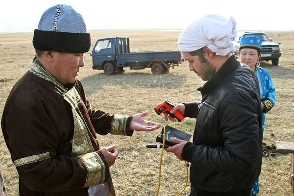 Шаман Спас предоставляет свою руку в наше "использование" после проведения им специального обряда. 