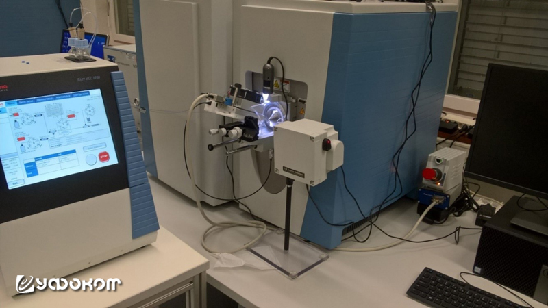 Рис. 4. Внешний вид жидкостного хроматографа и масс спектрометра «Orbitrap».
