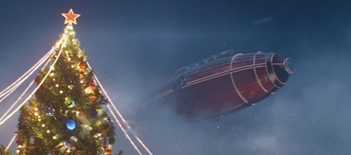 Санта-Клаус прибывает в город на таинственном дирижабле