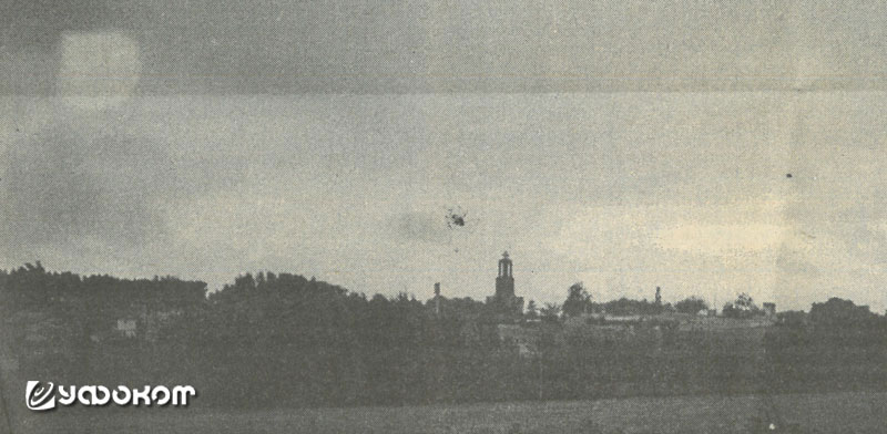 Один из снимков Н.А. Пахомова, опубликованный в газете. Был сделан в районе санатория Шуклинка. По мнению автора снимка, неизвестный объект находится в верхнем левом углу.