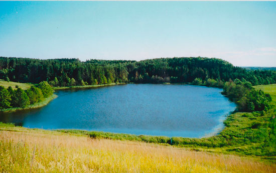 Святое озеро (д. Боровые, Чашницкий р-н, Витебская обл.), в которое по преданию провалилась церковь.