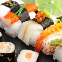 Сеты - идеальный вариант попробовать различные виды суши и ролл одновременно!