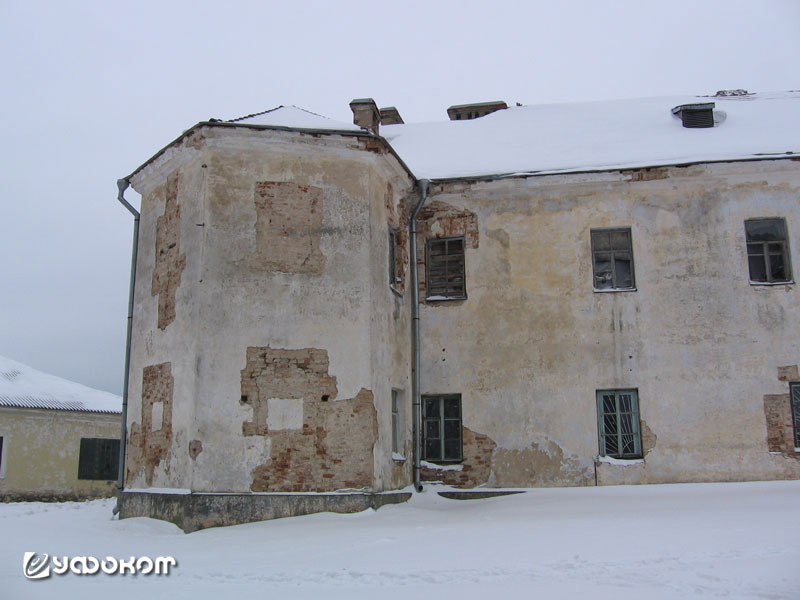 Фото 8. Монастырь в Гольшанах. Ошмянский р-н, Гродненская обл. Фото И. Бутова, 2007 год. Фото 8. Монастырь в Гольшанах. Ошмянский р-н, Гродненская обл. Фото И. Бутова, 2007 год.