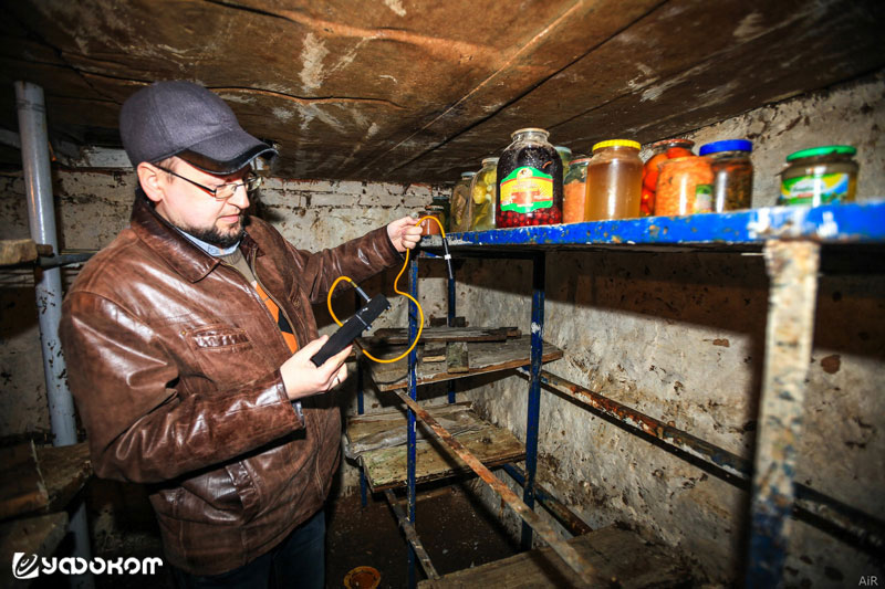 Измерение электромагнитного поля в подвале.