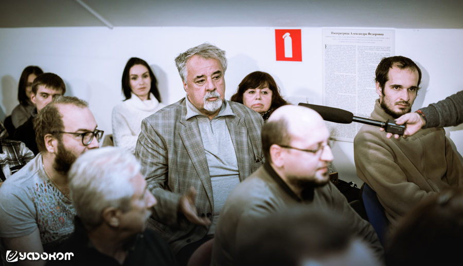 А.Г. Ли задает «острый» вопрос докладчику. А.Г. Ли задает «острый» вопрос докладчику.