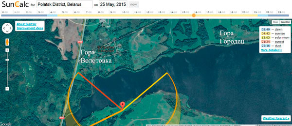 Заход (красная линия слева) и восход Солнца (желтая линия справа) 25 мая 2015 года. Данные сервиса suncalc.net