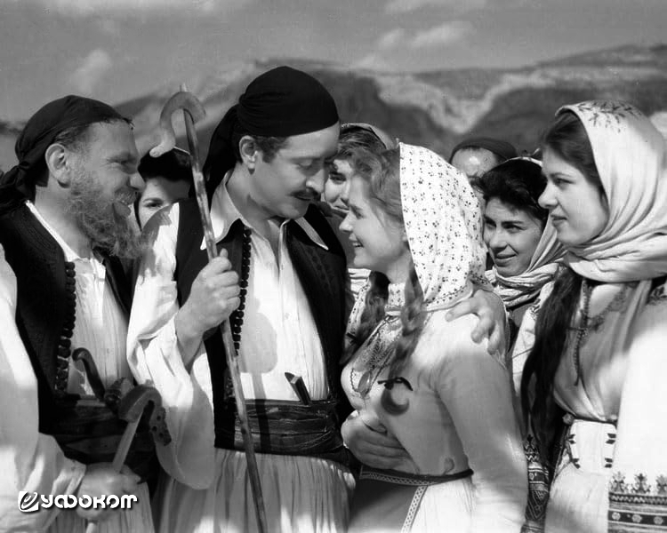 Актеры Георгиос Глинос, Никос Казис и Антигона Валаку в фильме «Гольфо» 1955 года.