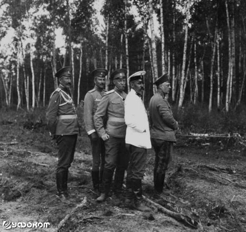 Военный губернатор Амурской области В. А. Толмачев (в центре).