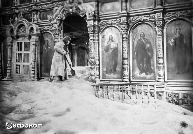 Использование церкви под хранение зерна. Фотофонд ГАСО. Использование церкви под хранение зерна. Фотофонд ГАСО.