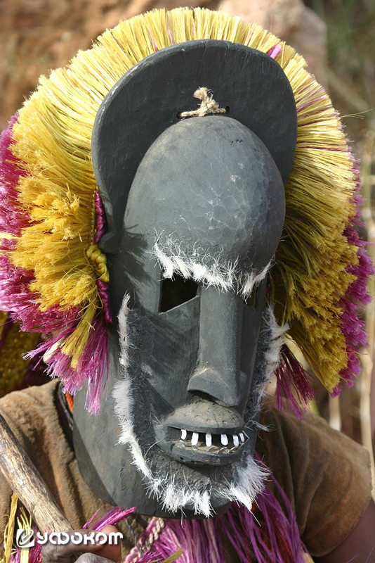 800px-Traditional_dogon_masque.jpg