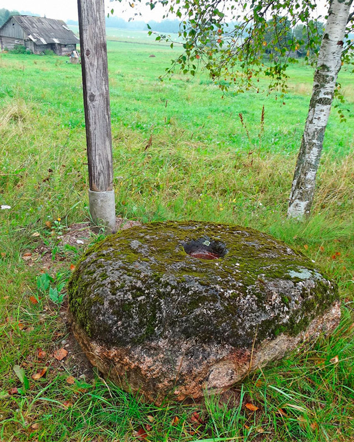 «Каменный котел» у д. Спитренай, Утенский р-н, Литва. Фото с сайта: www.clck.ru.